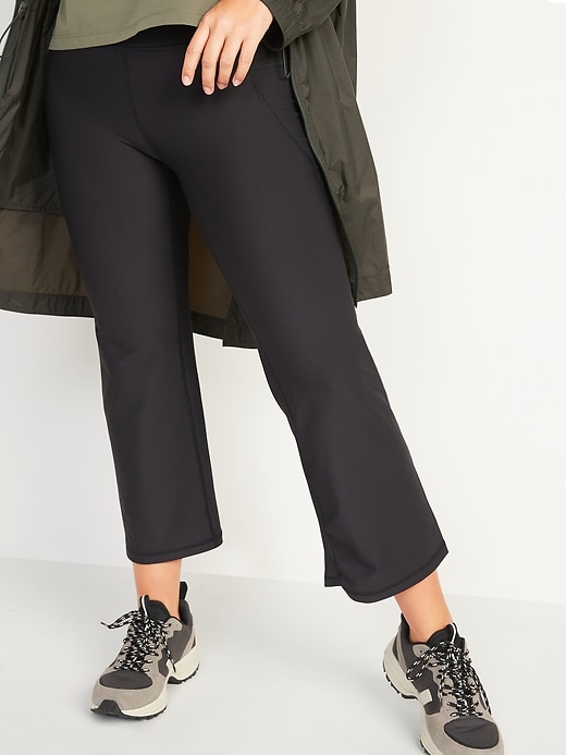 L'image numéro 1 présente Pantalon mi-long Powersoft, coupe évasée, taille haute, poches latérales pour femme