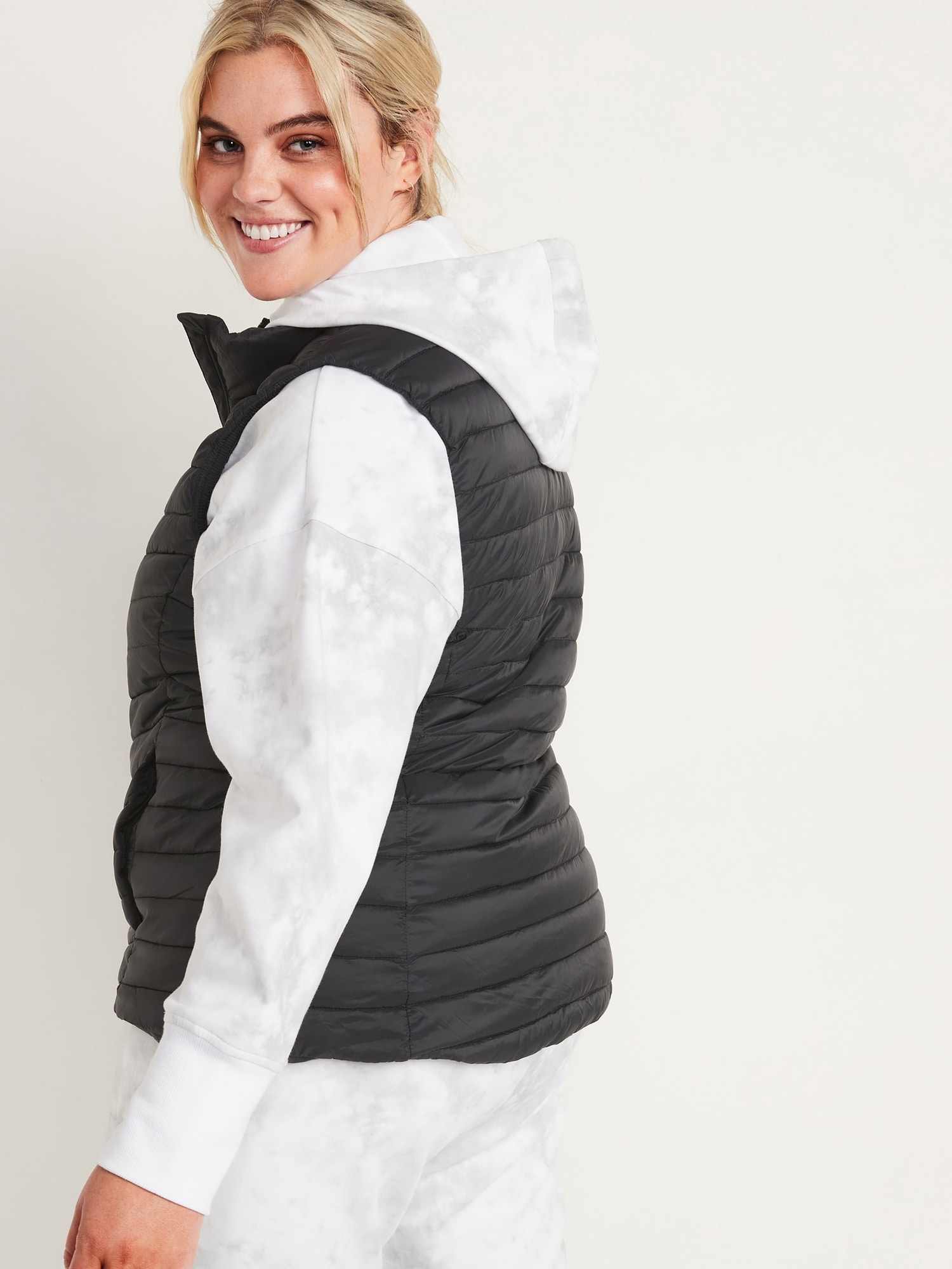 Water-Resistant Narrow-Channel Puffer Vest for Women | Old Navy