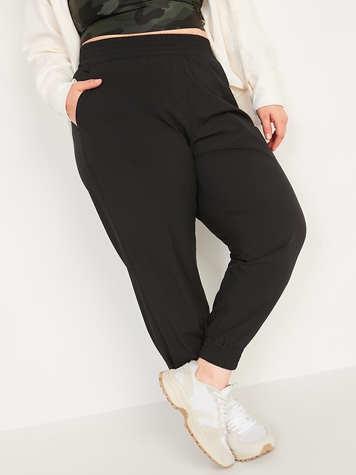 L'image numéro 5 présente Pantalon effilé extensible à taille haute pour Femme