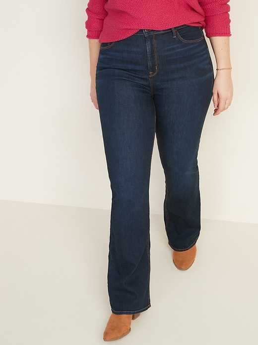 L'image numéro 1 présente Jeans à jambe évasée et à taille haute pour femme