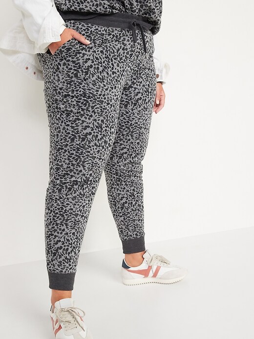 Image number 5 showing, Mid-Rise Vintage Street Jogger Sweatpants for Women