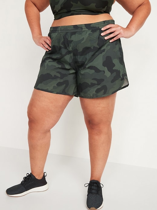 Image number 7 showing, Mid-Rise StretchTech Run Shorts -- 4-inch inseam
