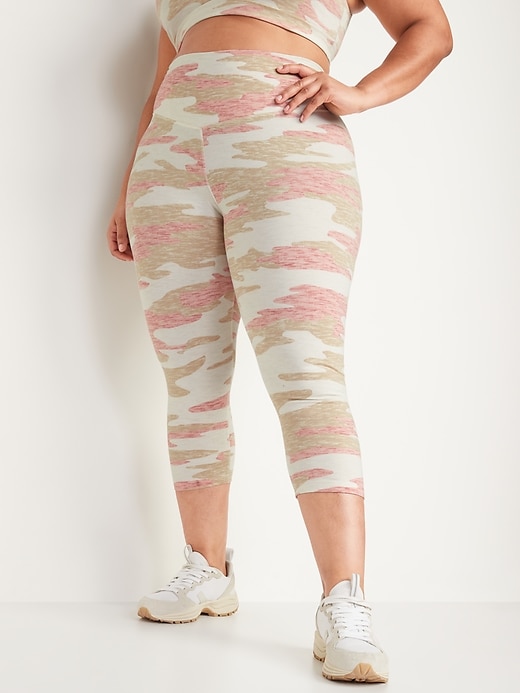 Image number 7 showing, Extra High-Waisted PowerChill Hidden-Pocket Cropped Leggings for Women