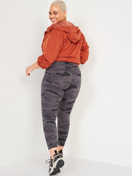 Image number 2 showing, Extra High-Waisted PowerChill Hidden-Pocket 7/8-Length Leggings for Women