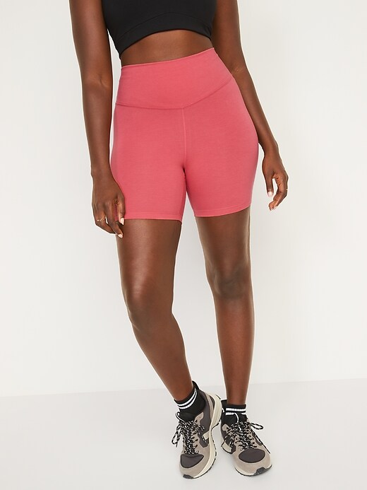 Image number 1 showing, Extra High-Waisted PowerChill Hidden-Pocket Biker Shorts for Women -- 6-inch inseam