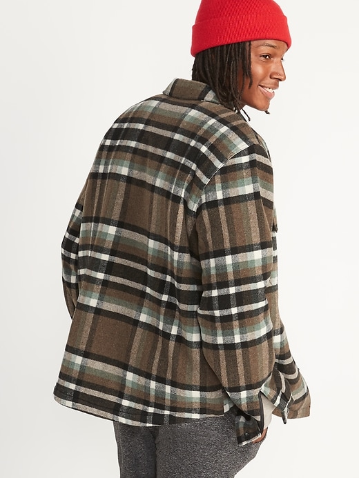 L'image numéro 2 présente Veste-chemise à carreaux en mélange de laine doublée en sherpa pour homme
