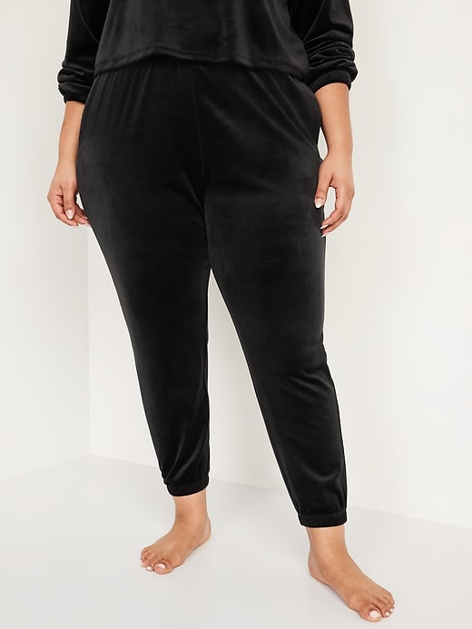 Image number 7 showing, High-Waisted Luxe Velvet Jogger Sweatpants