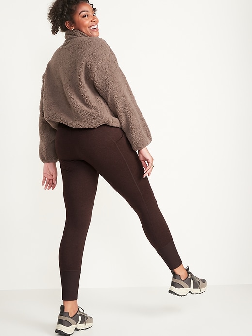 L'image numéro 2 présente Legging de jogging CoreCoze à taille haute avec poches latérales pour Femme