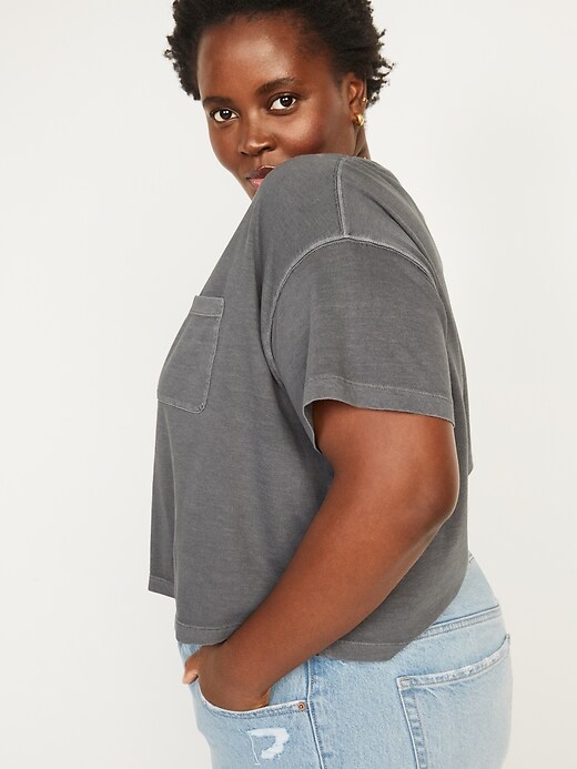 L'image numéro 3 présente T-shirt surdimensionné court teint en plongée pour Femme