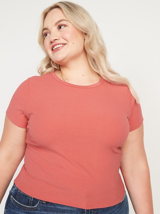 L'image numéro 7 présente T-shirt en tricot côtelé à manches courtes, coupe étroite pour Femme