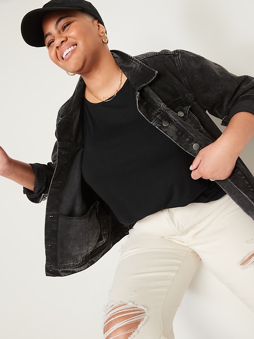 L'image numéro 3 présente T-shirt luxueux ras du cou pour Femme