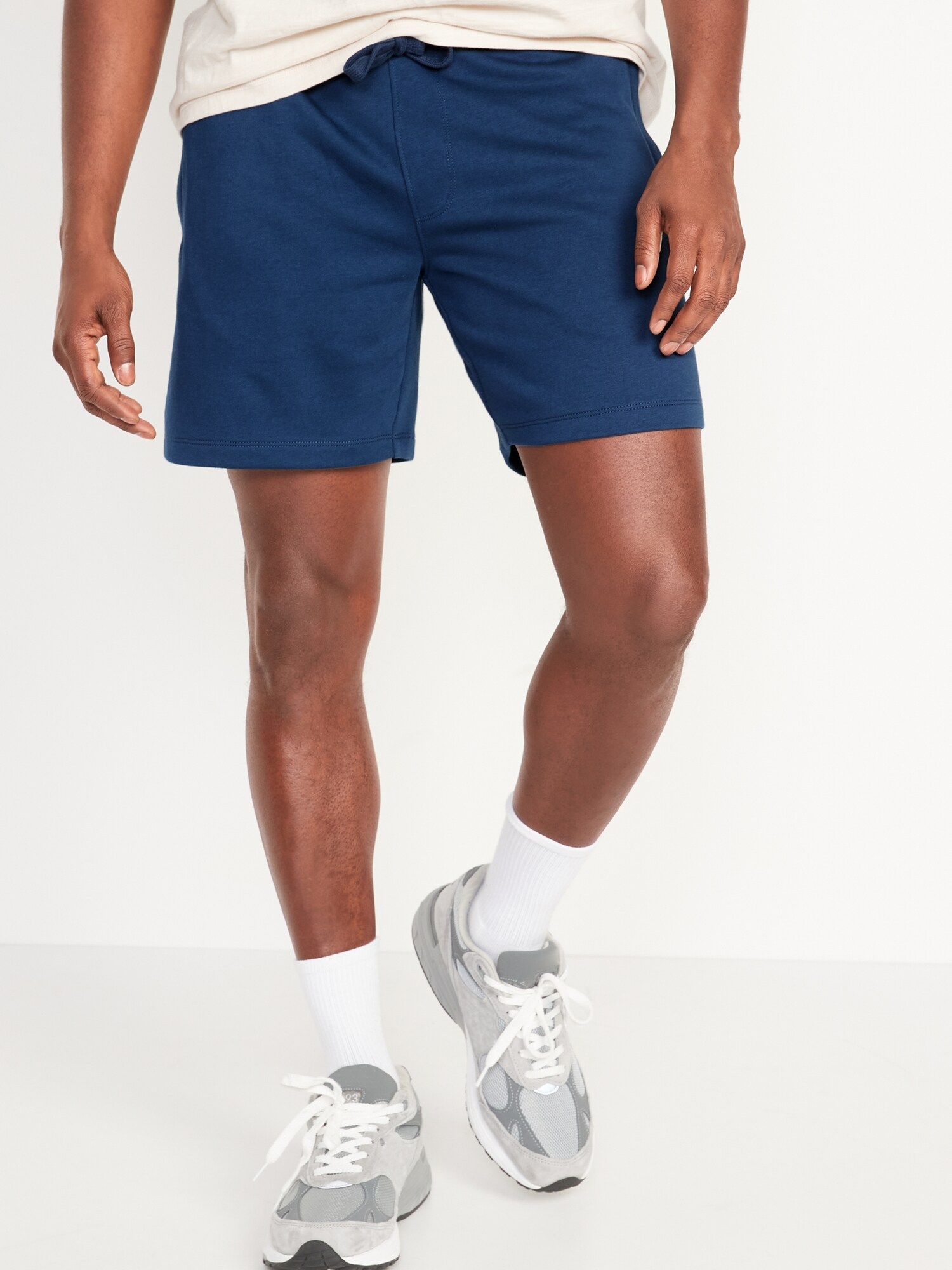 Nike sweat shorts hot sale with zipper pockets