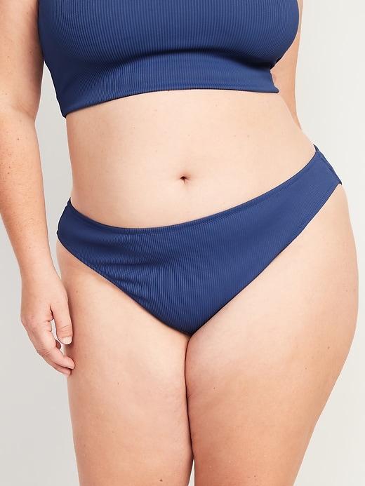 L'image numéro 7 présente Bas de bikini classique en tricot côtelé à taille mi-basse pour Femme