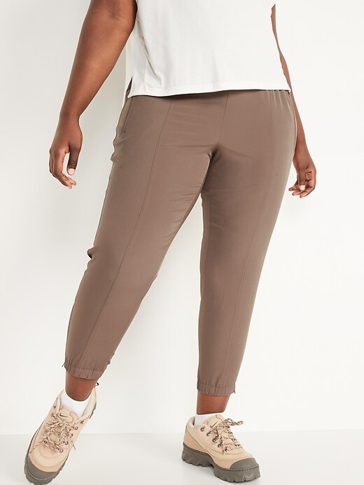 L'image numéro 7 présente Pantalon d'entraînement doux à taille moyenne à extensibilité quadridirectionnelle pour femme