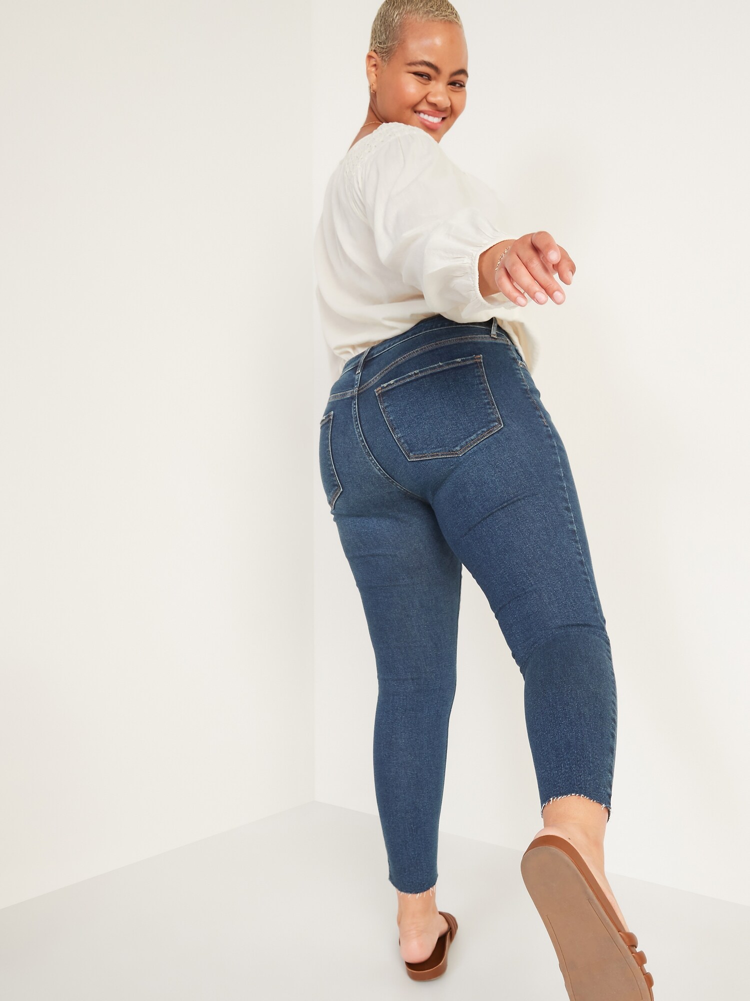 Mid-Rise Rockstar Super Skinny Cut-Off 