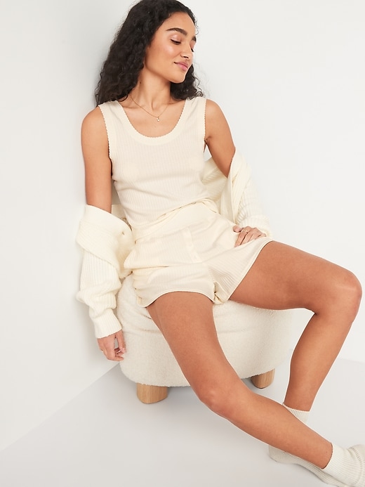 L'image numéro 3 présente Camisole de détente en tricot côtelé pour Femme