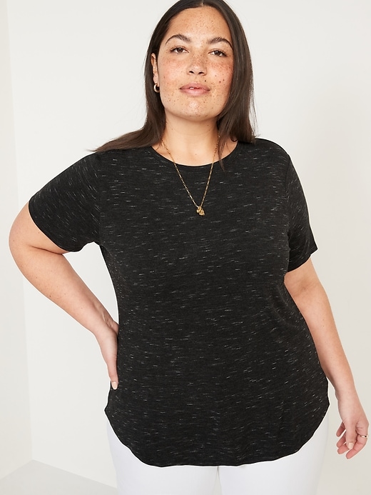 L'image numéro 7 présente T-shirt ras du cou luxueux teint par espacements pour femme