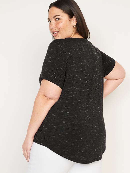 L'image numéro 8 présente T-shirt ras du cou luxueux teint par espacements pour femme