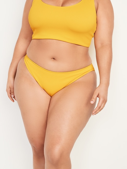 L'image numéro 7 présente Bas de bikini classique en tricot côtelé à taille mi-basse pour Femme