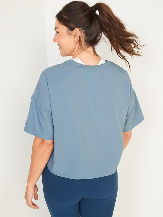 L'image numéro 2 présente T-shirt à manches courtes StretchTech court et ample pour Femme