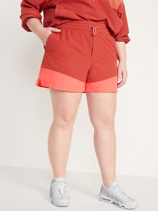 Image number 7 showing, High-Waisted StretchTech Water-Repellent Shorts -- 4.5-inch inseam