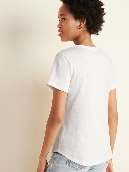 L'image numéro 2 présente T-shirt Tout-aller en tricot grège pour femme