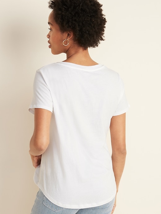 L'image numéro 2 présente T-shirt à col en V tout-aller pour femme