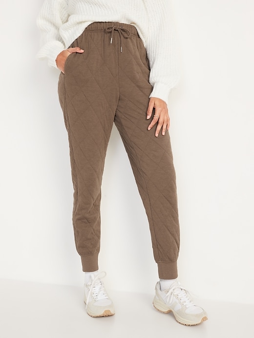 L'image numéro 1 présente Pantalon de jogging en coton ouaté matelassé à taille très haute pour Femme