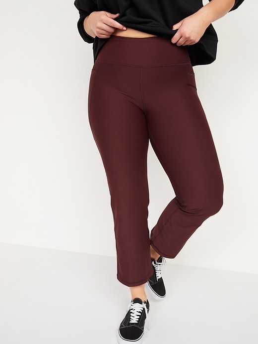L'image numéro 5 présente Pantalon mi-long Powersoft, coupe évasée, taille haute, poches latérales pour femme