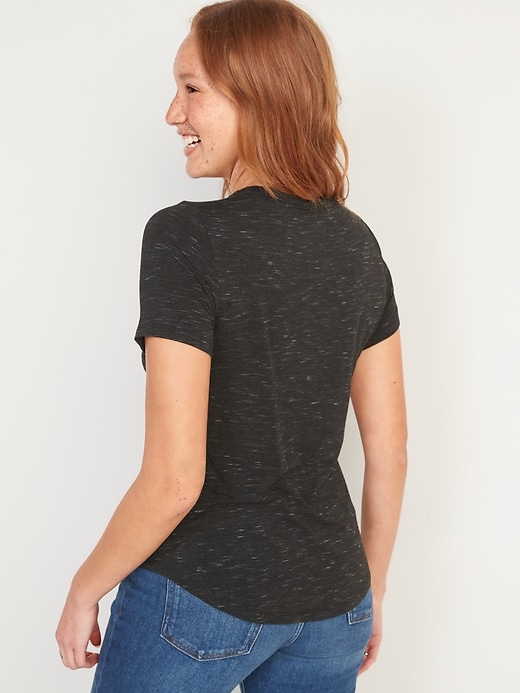 L'image numéro 2 présente T-shirt ras du cou luxueux teint par espacements pour femme
