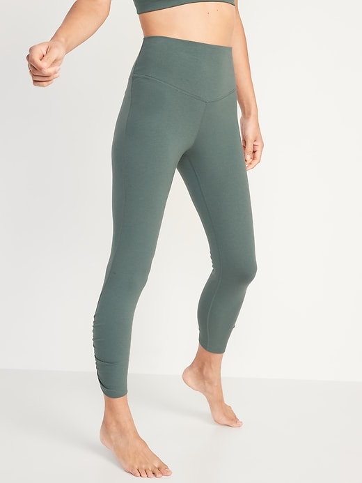 Image number 1 showing, Extra High-Waisted PowerChill Hidden-Pocket Ruched 7/8 Leggings