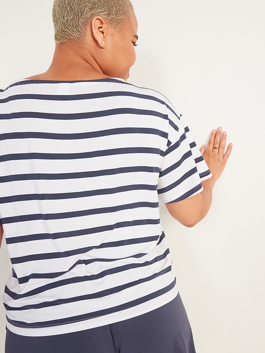 L'image numéro 6 présente T-shirt ample en jersey ultra-doux pour Femme