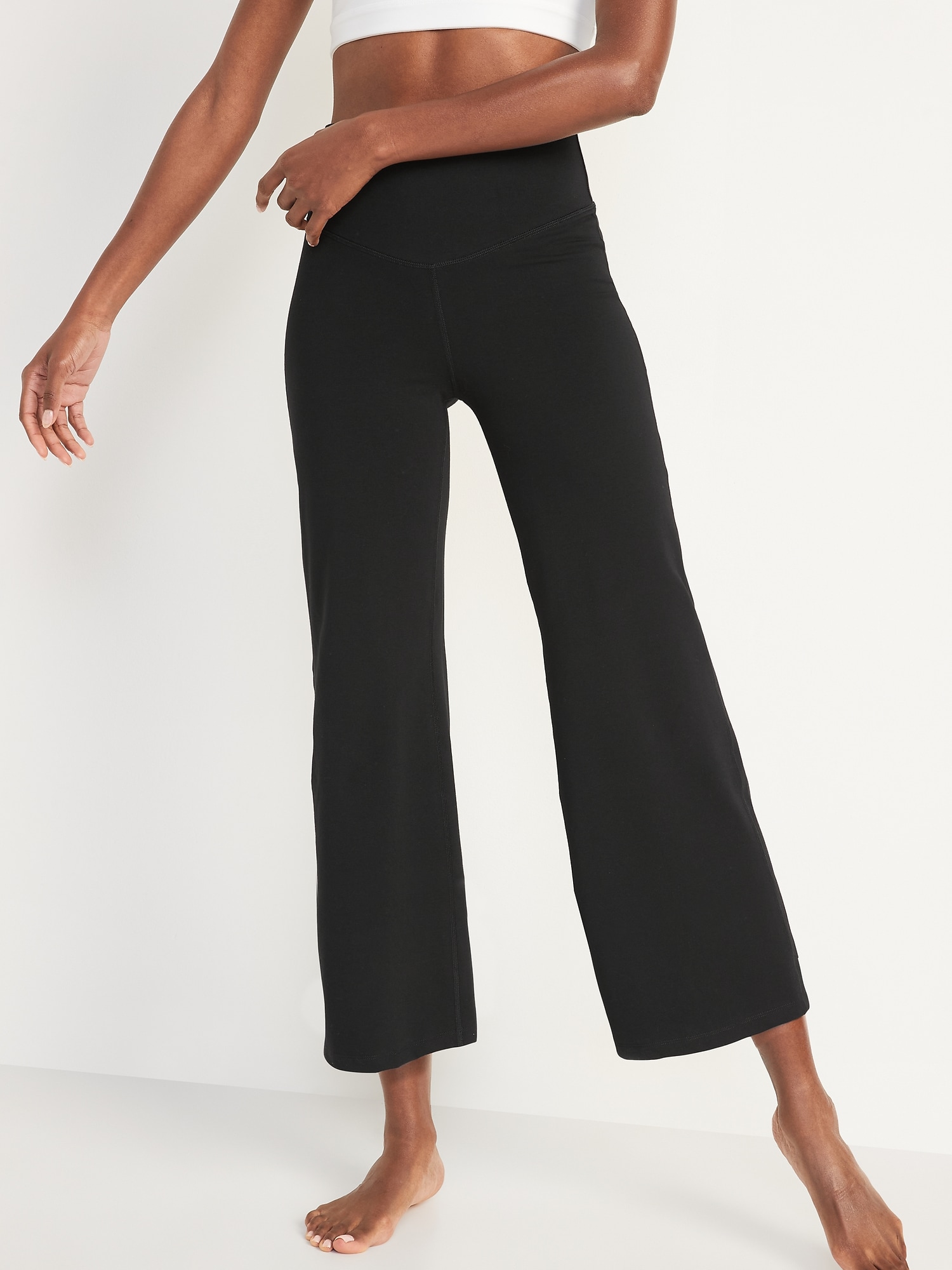 Old Navy Extra High-Waisted PowerChill Hidden-Pocket Cropped