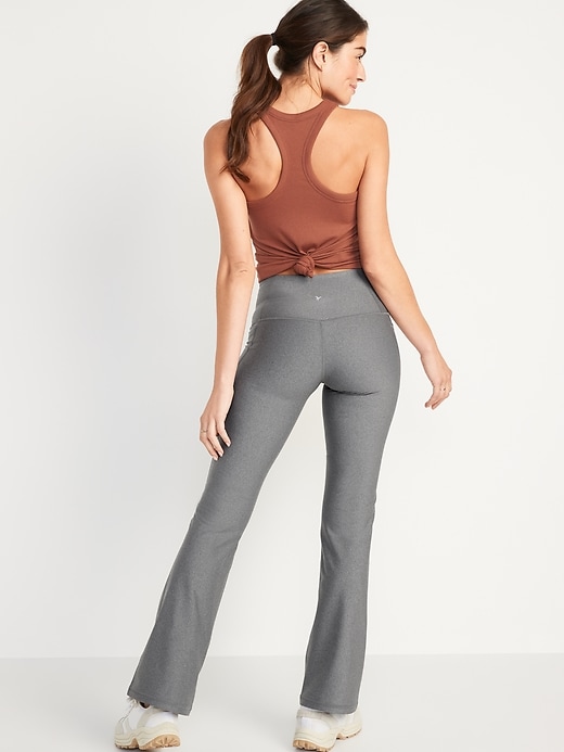 L'image numéro 2 présente Pantalon de compression semi-évasé étroit Powersoft taille haute pour Femme
