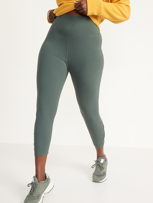 Image number 5 showing, Extra High-Waisted PowerChill Hidden-Pocket Ruched 7/8 Leggings