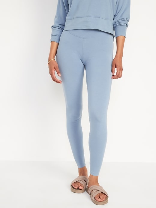 Image number 1 showing, Extra High-Waisted PowerChill Hidden-Pocket Leggings for Women