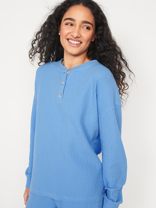 L'image numéro 1 présente Haut de pyjama tunique en tricot isotherme pour Femme