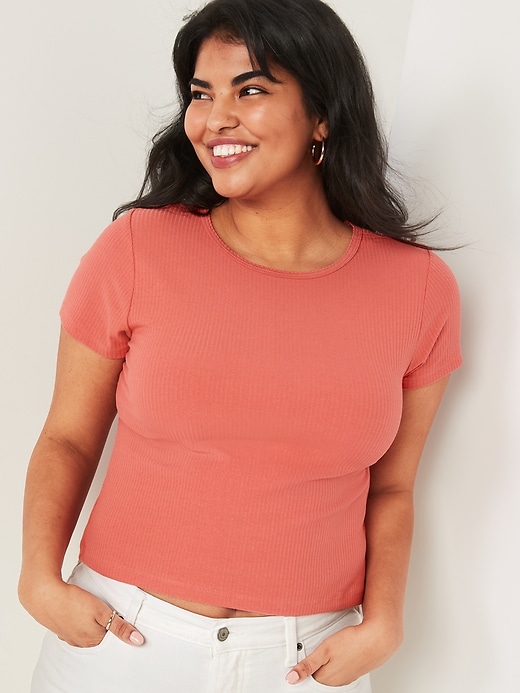 L'image numéro 5 présente T-shirt en tricot côtelé à manches courtes, coupe étroite pour Femme