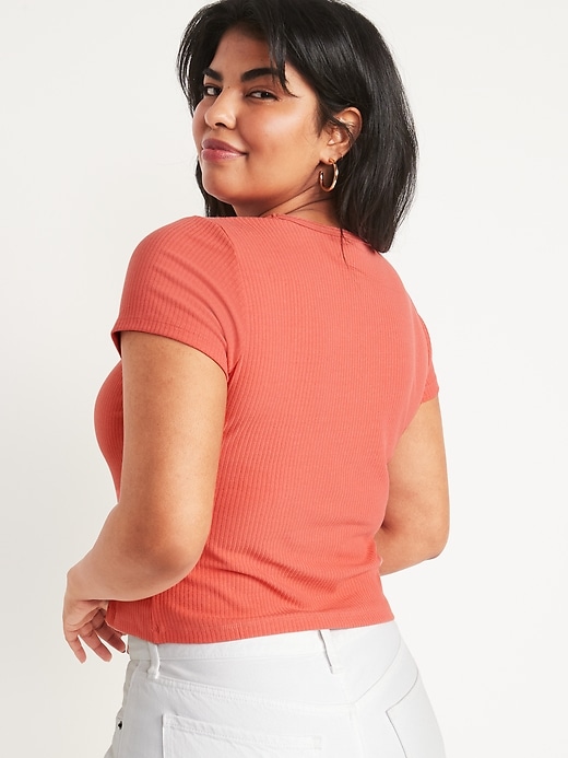 L'image numéro 6 présente T-shirt en tricot côtelé à manches courtes, coupe étroite pour Femme