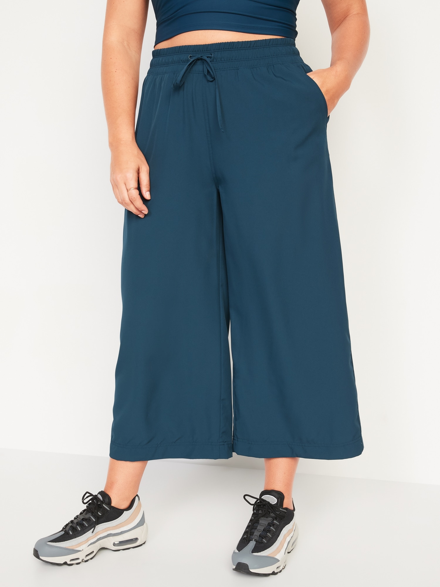 Old Navy Women's Extra High-Waisted StretchTech Cropped Wide-Leg