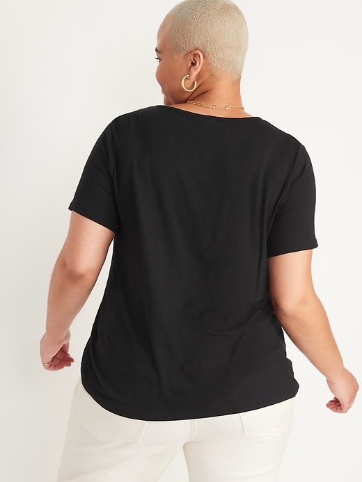 L'image numéro 6 présente T-shirt luxueux ras du cou pour Femme