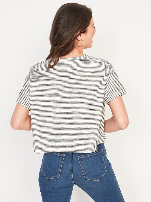L'image numéro 2 présente T-shirt rayé surdimensionné à manches courtes pour Femme