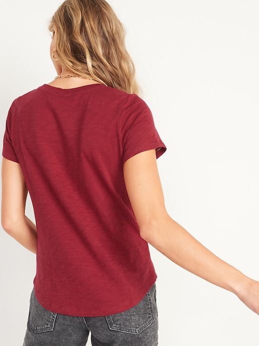L'image numéro 2 présente T-shirt Tout-aller en tricot grège pour femme