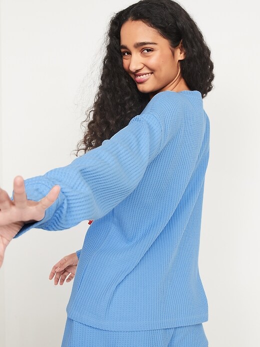 L'image numéro 2 présente Haut de pyjama tunique en tricot isotherme pour Femme