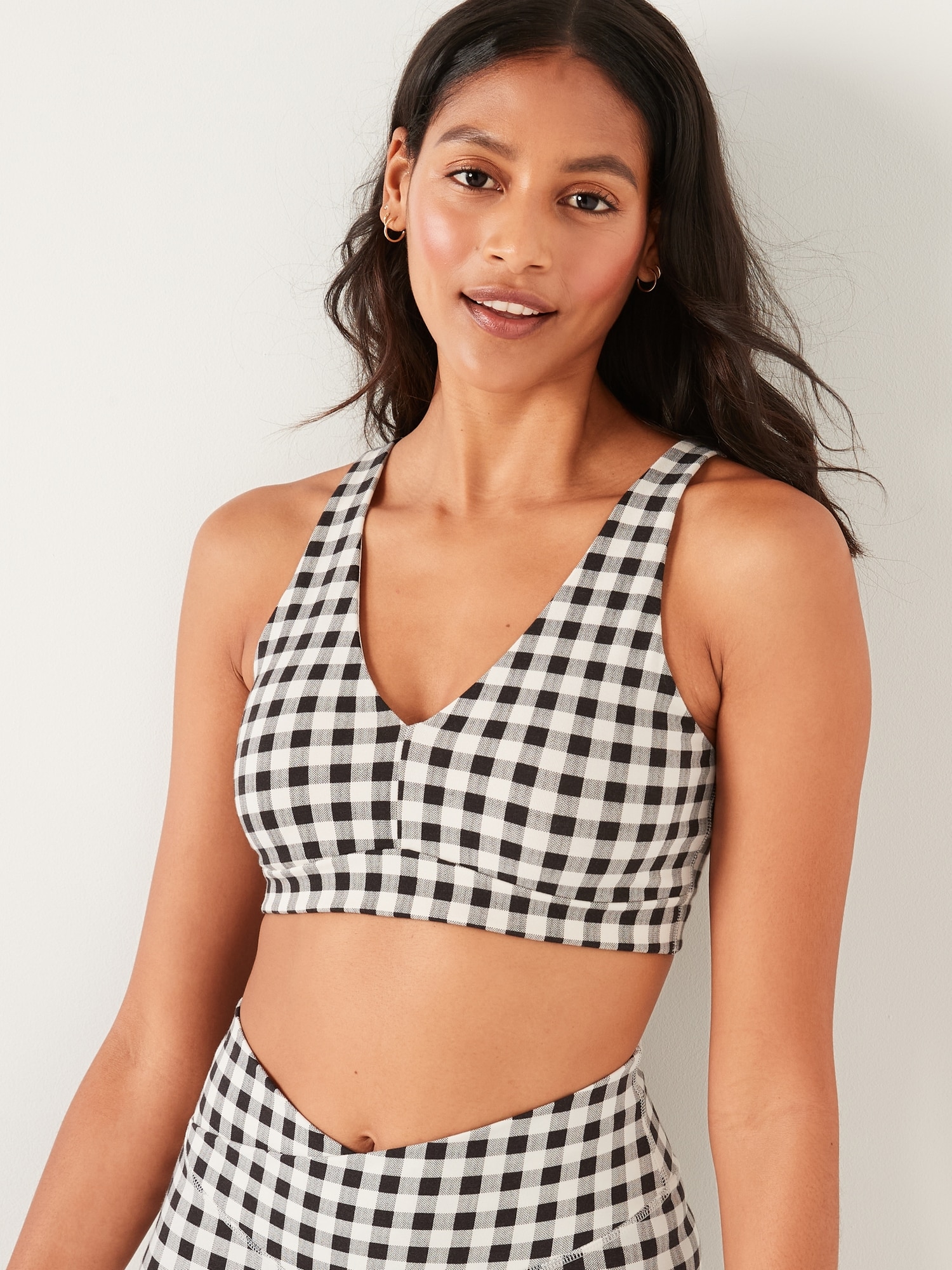 Old Navy Light Support PowerChill Sports Bra for Women multi. 1