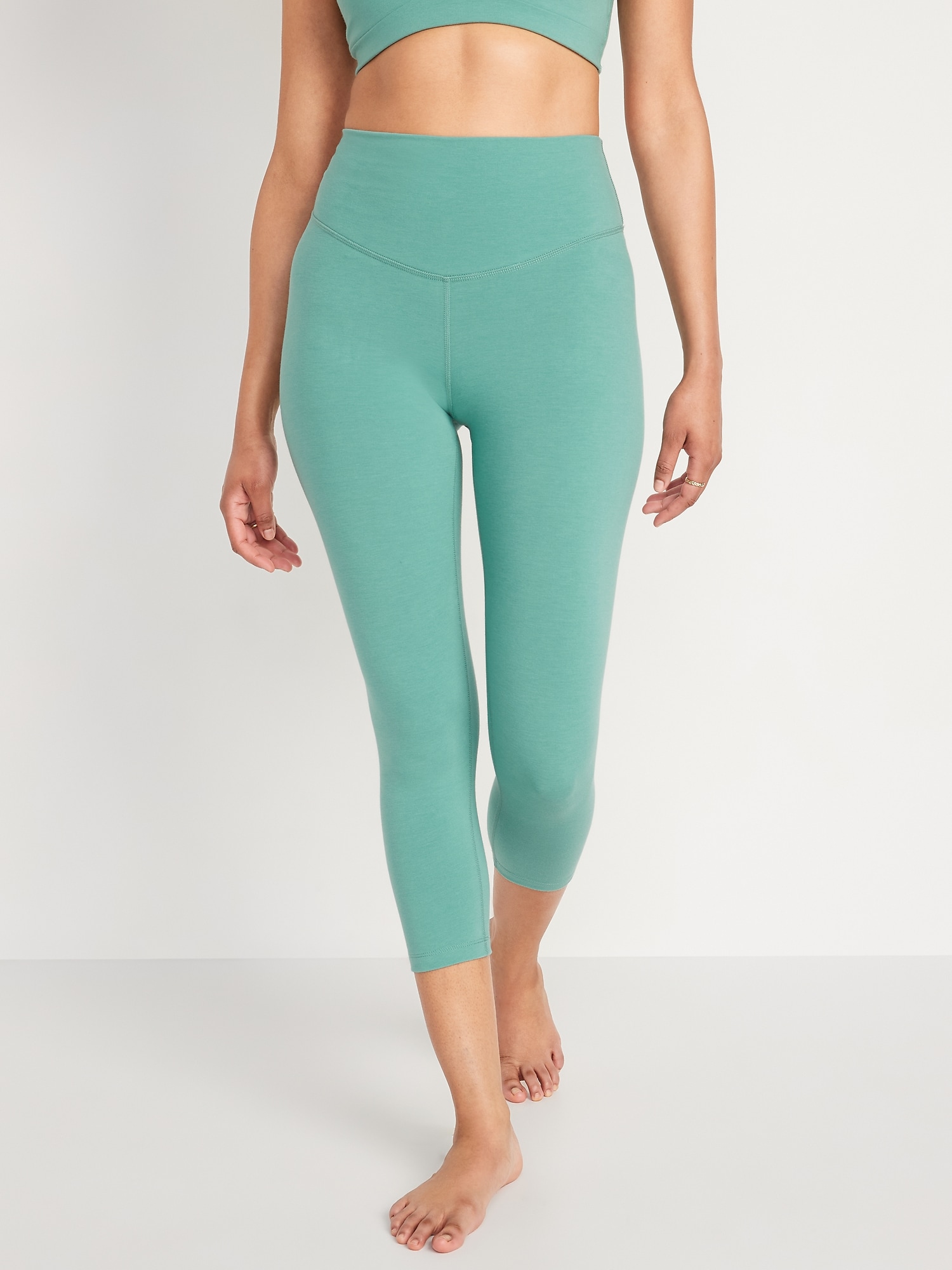 Old Navy Extra High-Waisted PowerChill Cropped Leggings for Women green. 1