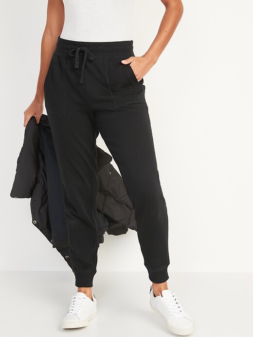 L'image numéro 1 présente Pantalon d’entraînement teint en pièce à taille haute pour femme