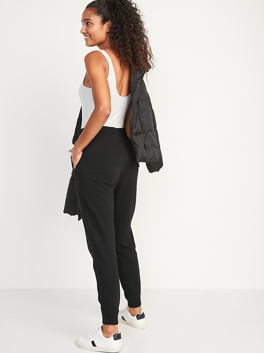 L'image numéro 2 présente Pantalon d’entraînement teint en pièce à taille haute pour femme