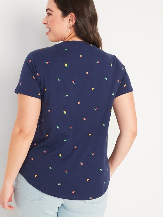 L'image numéro 6 présente T-shirt à imprimé à col en V Tout-aller pour femme