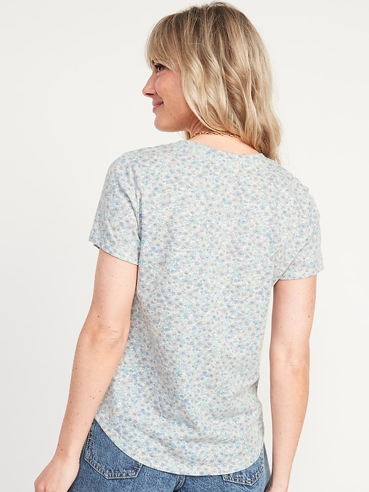 L'image numéro 2 présente T-shirt en tricot flammé à motif de fleurs passe-partout à manches courtes pour Femme